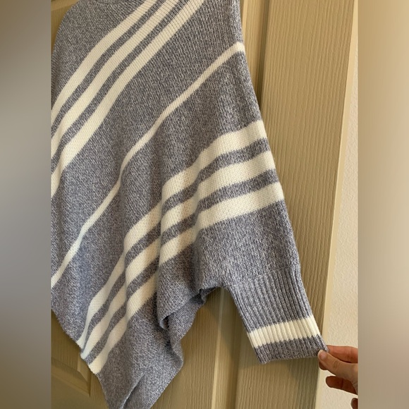 SHEIN Clasi Striped Pattern Batwing Sleeve Asymmetrical Hem Knit Women’s Poncho - Picture 2 of 4